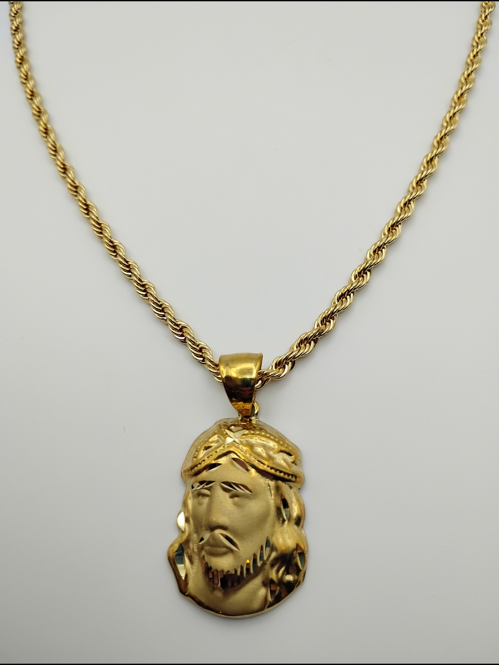 Gold Tone Jesus Head Pendant Necklace - Picture 4 of 15